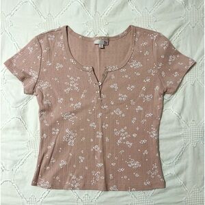 light pink kohl's brand floral cropped tee